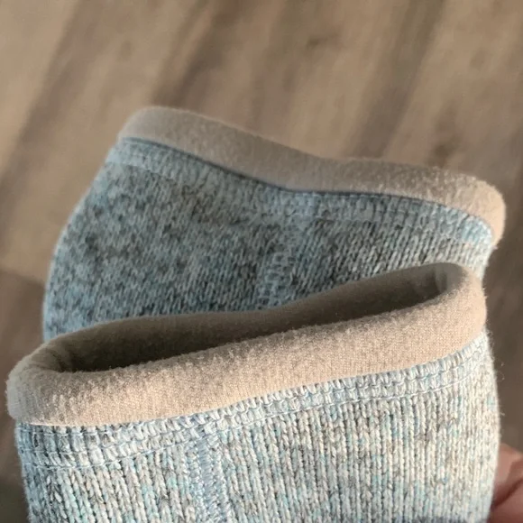 Patagonia Women's Light Gray Fleece Jacket - Picture 5 of 5